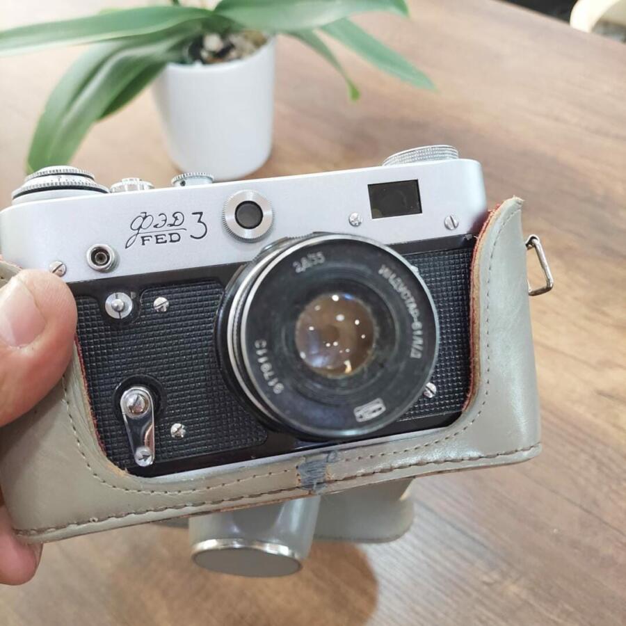 Fed 3 analog fotograf makinası  çok nadir bulunan gri deri çantasında