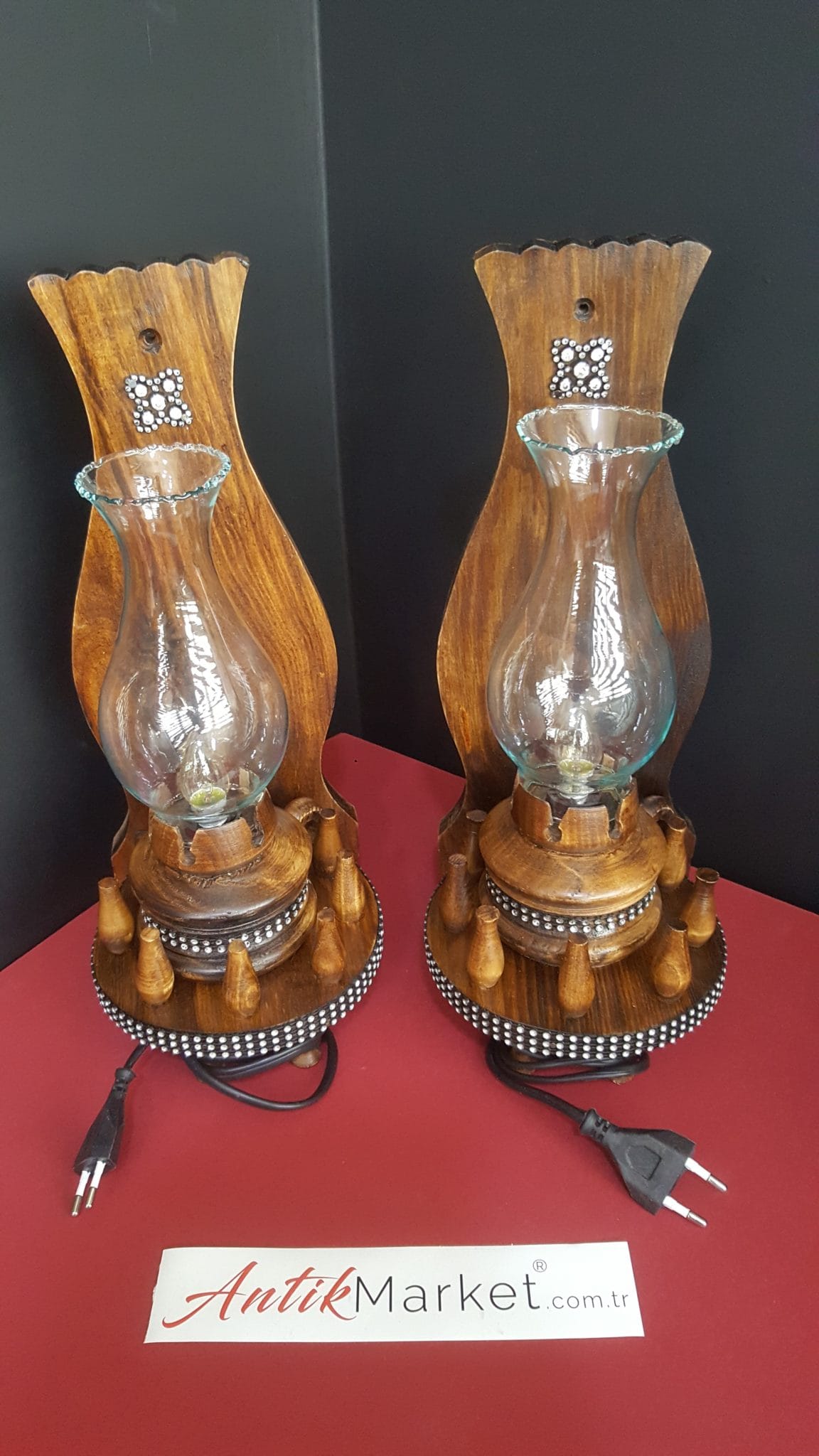 Gaz lambası görünümünde ahşap lambader