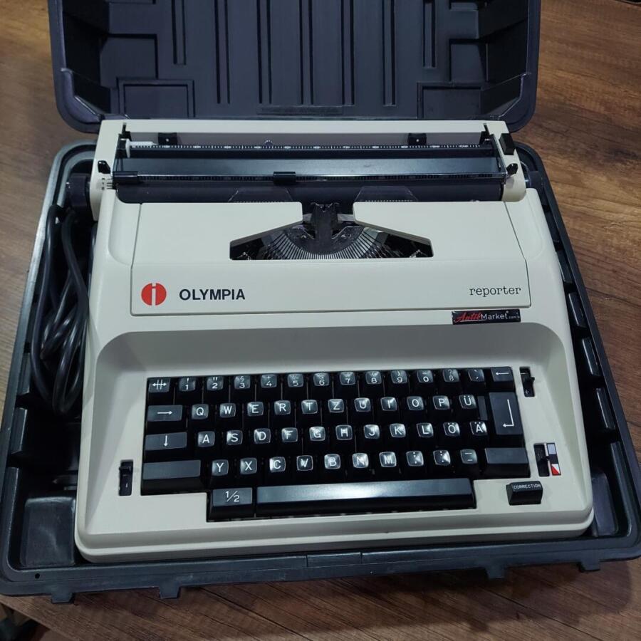 Olympia Reporter Sıfır Ayarında Elektirkli Daktilo - Çantalı