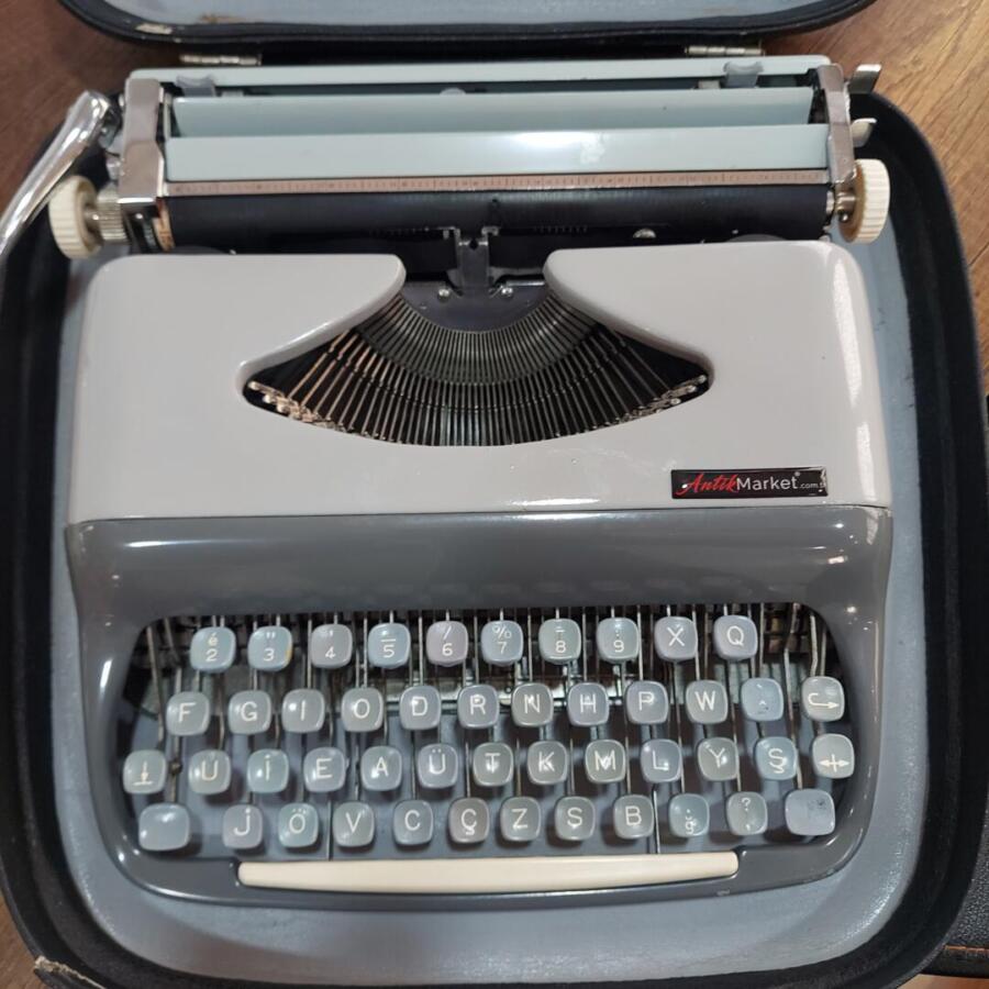 Admiral 1959 model çantalı daktilo 1 yıl garantili