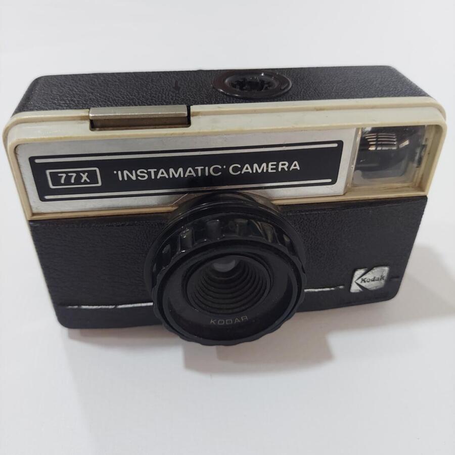 Kodak 77x İnstamatic camera (126 lık poz kullanır) 