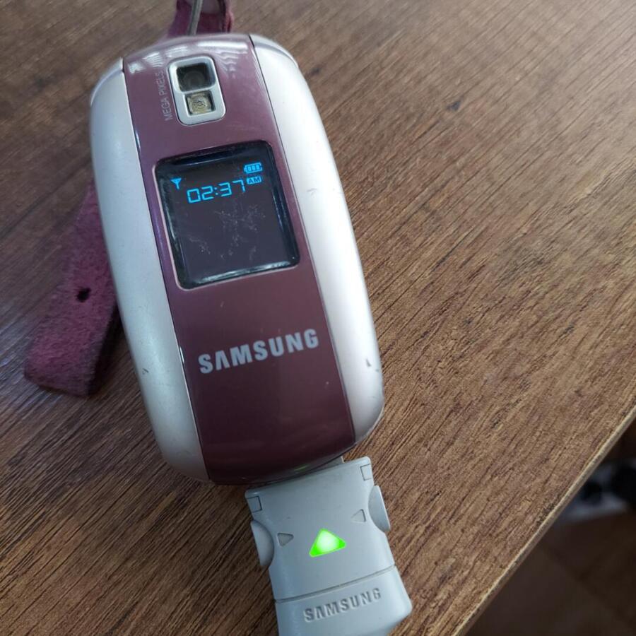 Samsung SGH E530 nostaljik cep telefonu