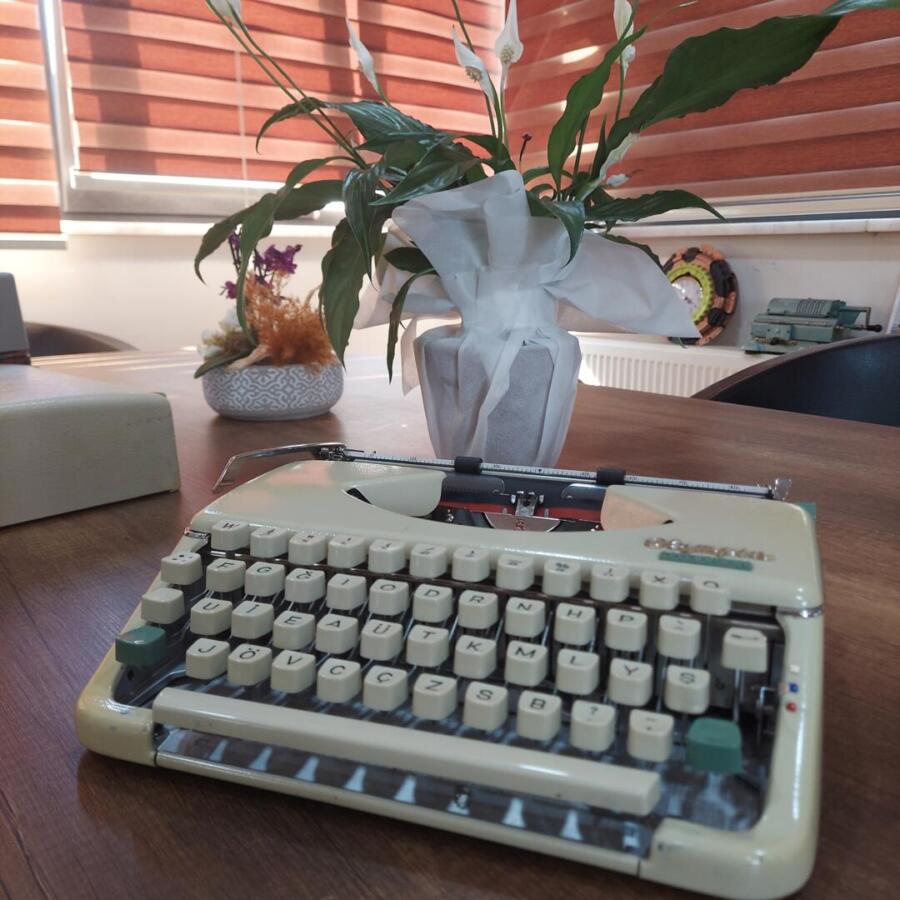 Olimpia splendid 1959 model çantalı daktilo 1 yıl garantili