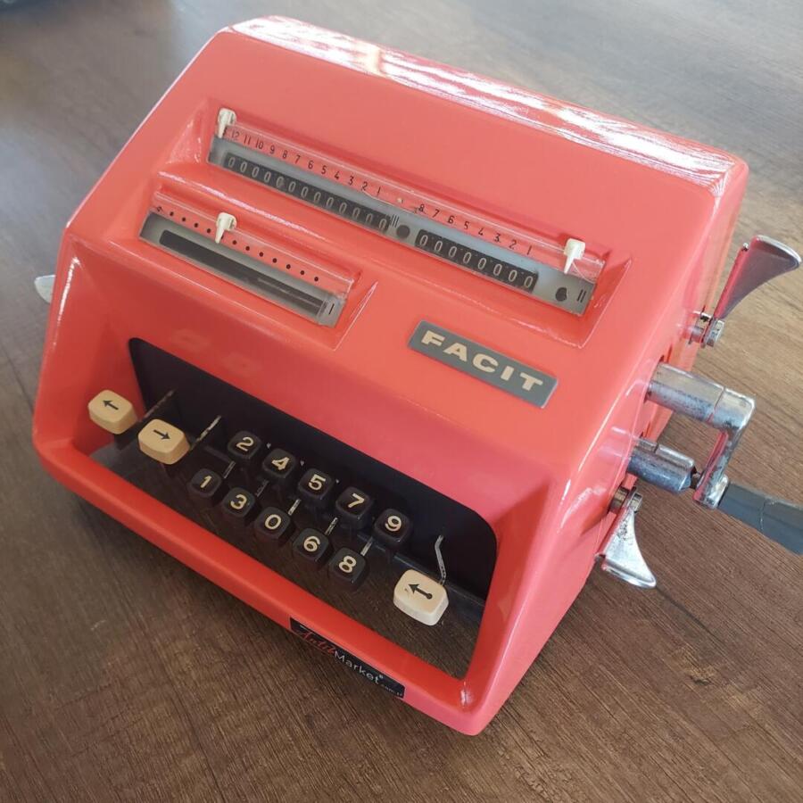 Facıt efsane hesap makinası 1965 model 1 yıl garantilidir. Aktif