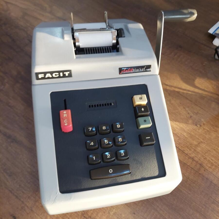 Facit 1204 model ,Aktif çalışır vaziyette çok temiz antika bir makinedir.