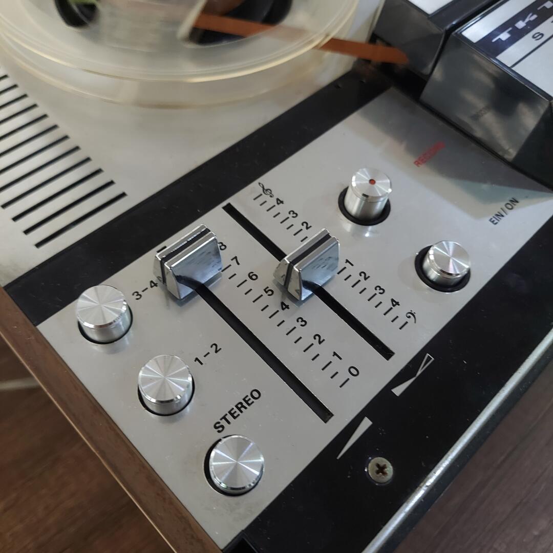 Grundig TK 147 makaralı teyp