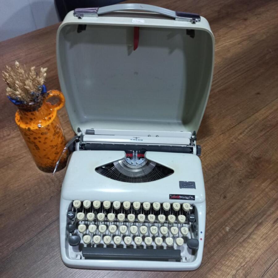 Adler Tippa 1959 model 1 yıl garantili daktilo