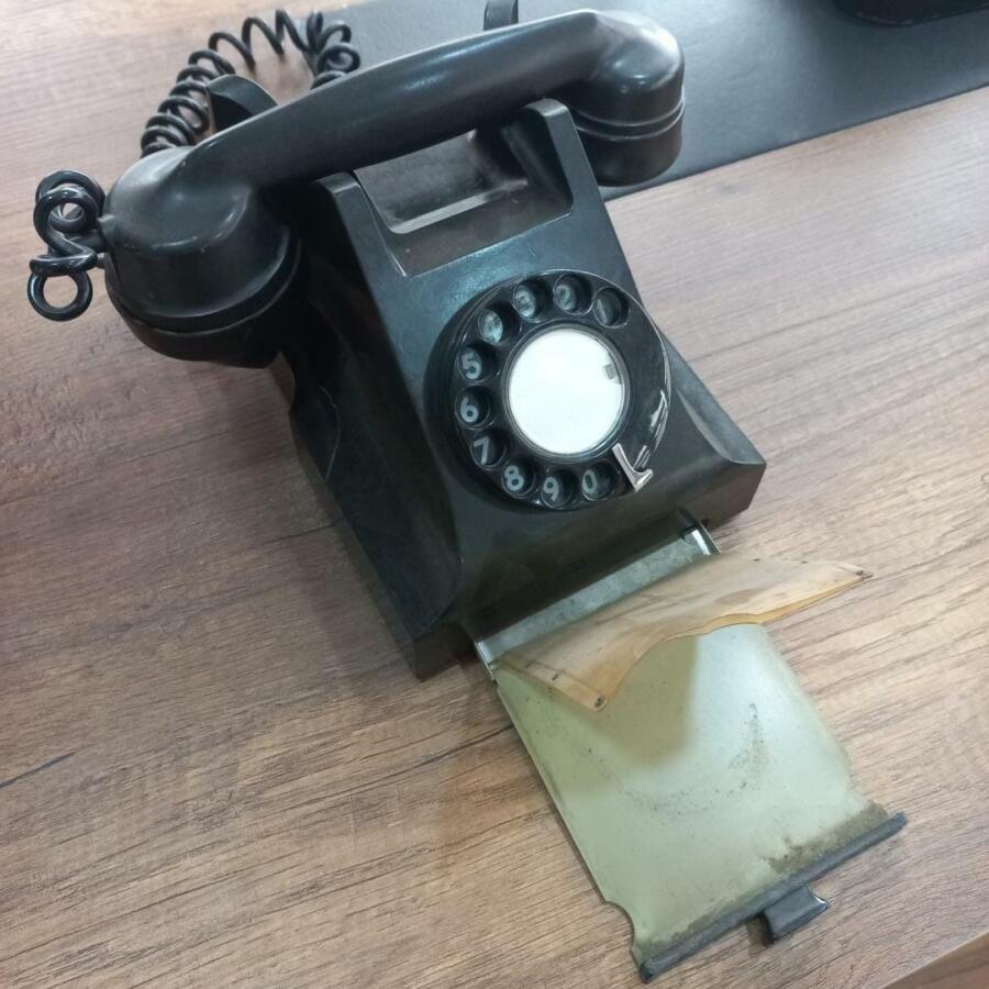 Antika çevirmeli telefon nadir bulunanlardan