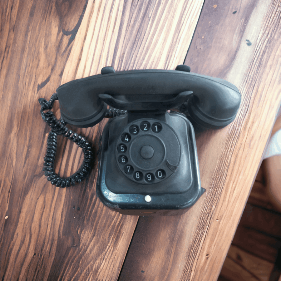 Antika çevirmeli telefon 1930 lardan
